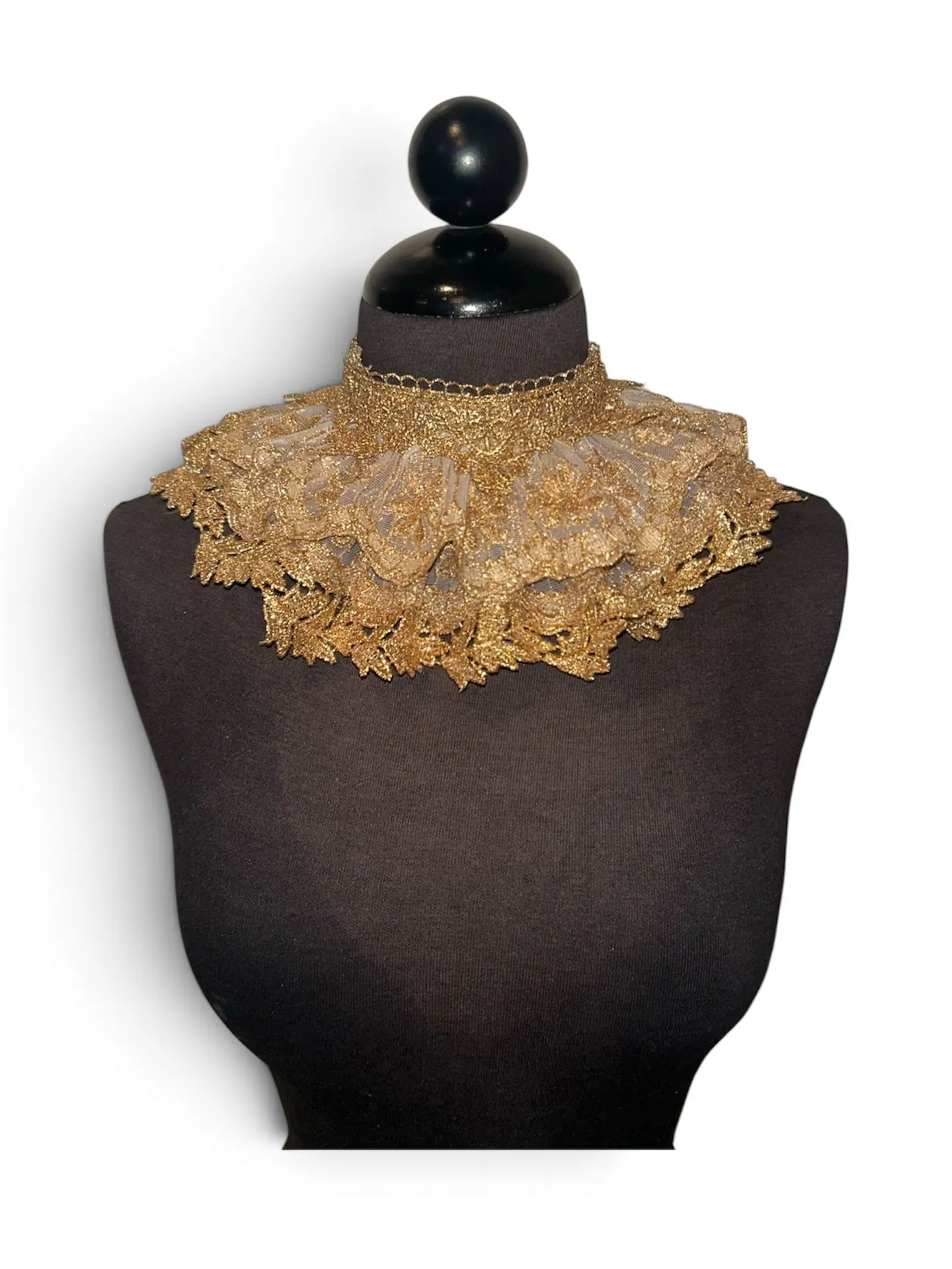 Gold lace neckpiece