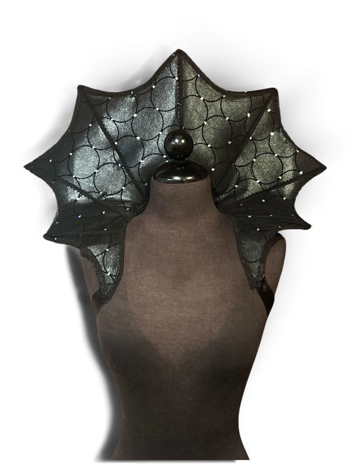 Spider like neckpiece