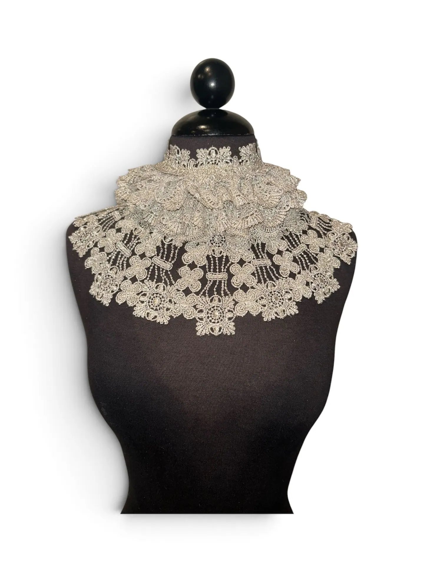 Gray sliver neckpiece ruffle collar